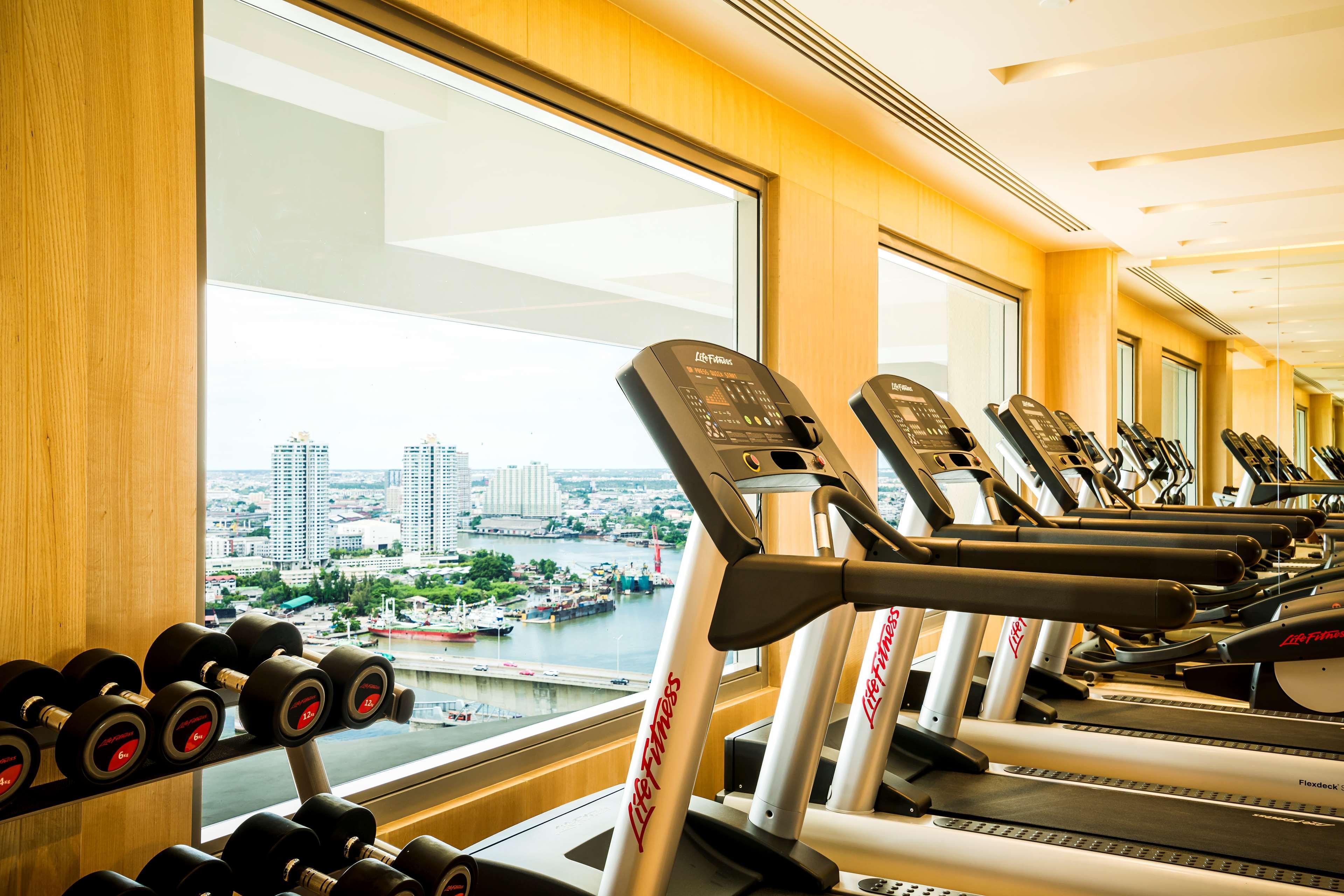 فندق أفاني+ ريفر سايد بانكوك المظهر الخارجي الصورة The gym at the hotel