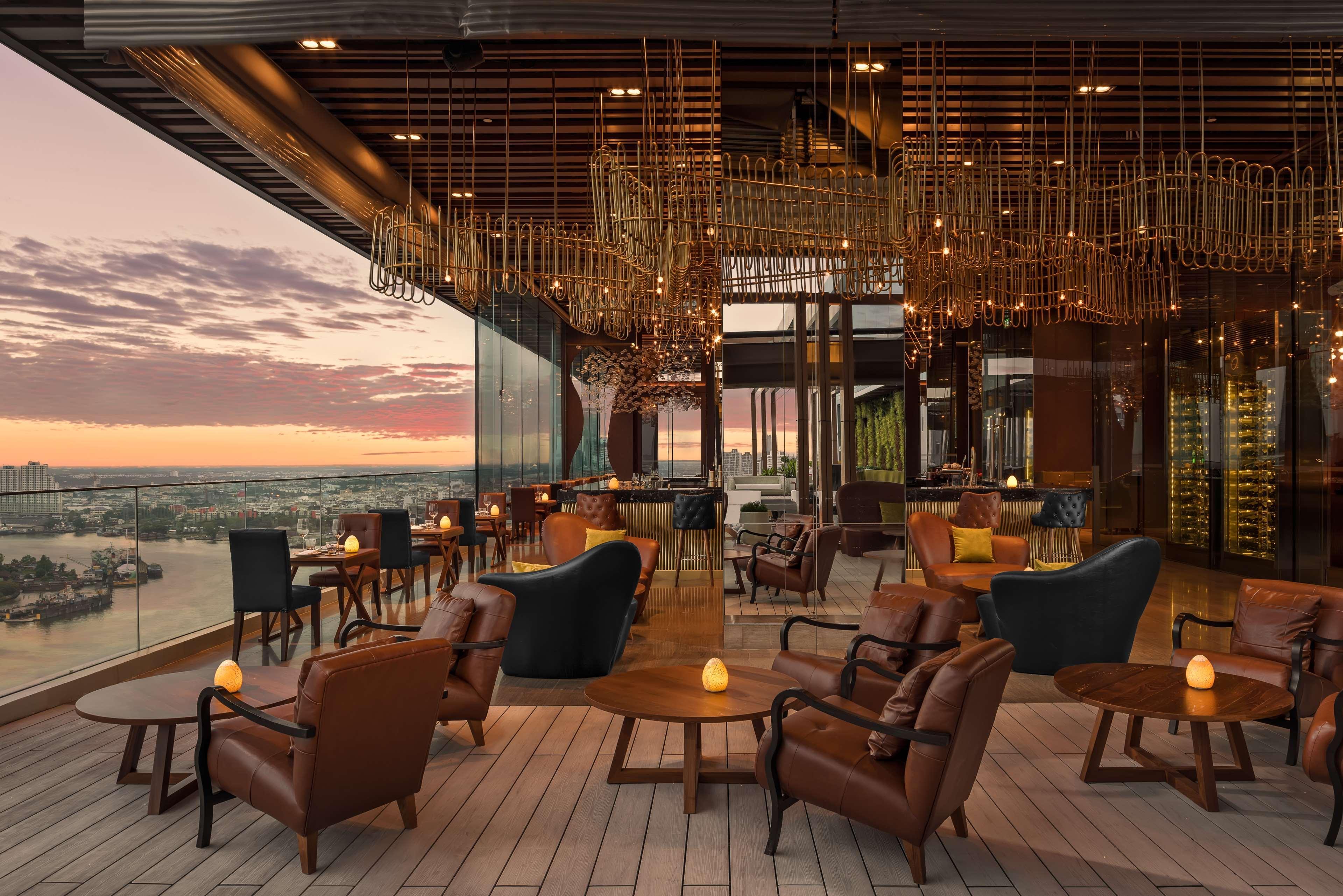 فندق أفاني+ ريفر سايد بانكوك المظهر الخارجي الصورة The 18th Lounge