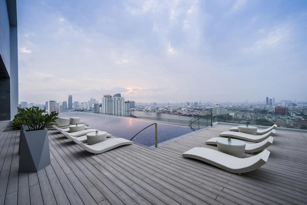 فندق أفاني+ ريفر سايد بانكوك المظهر الخارجي الصورة The rooftop pool at the hotel