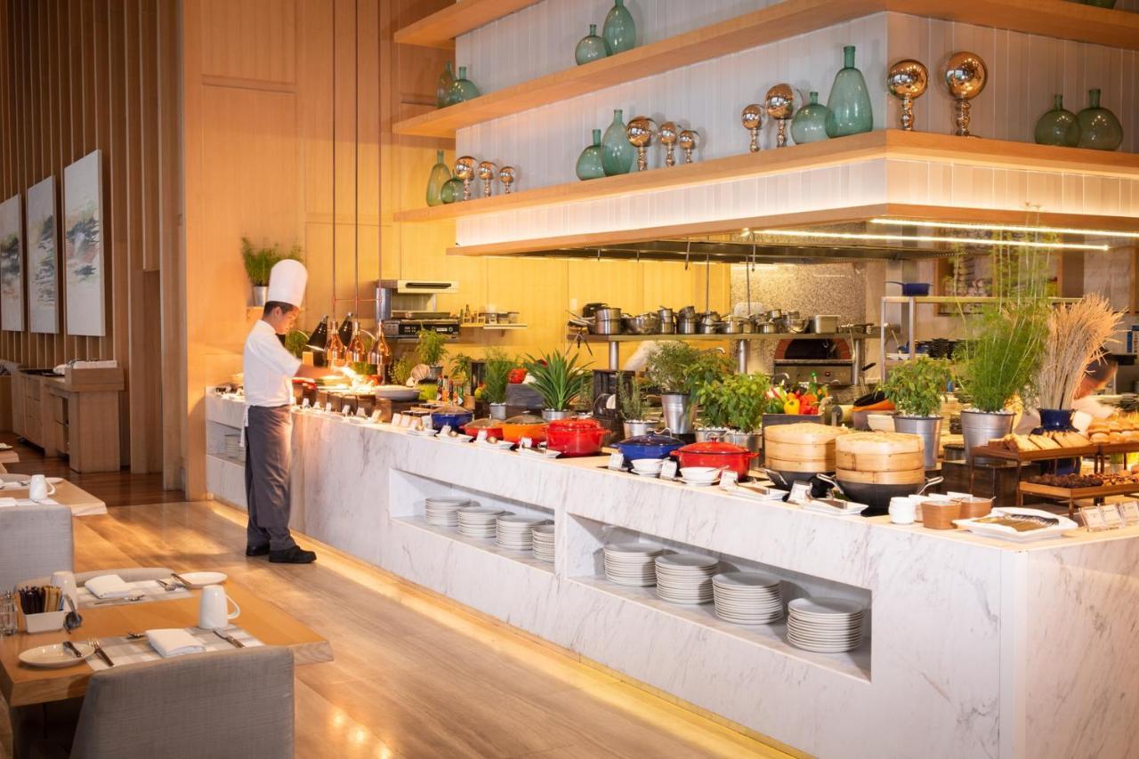 فندق أفاني+ ريفر سايد بانكوك المظهر الخارجي الصورة The buffet at the hotel